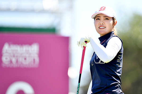 “凱旋”する古江彩佳（写真：Getty Images）