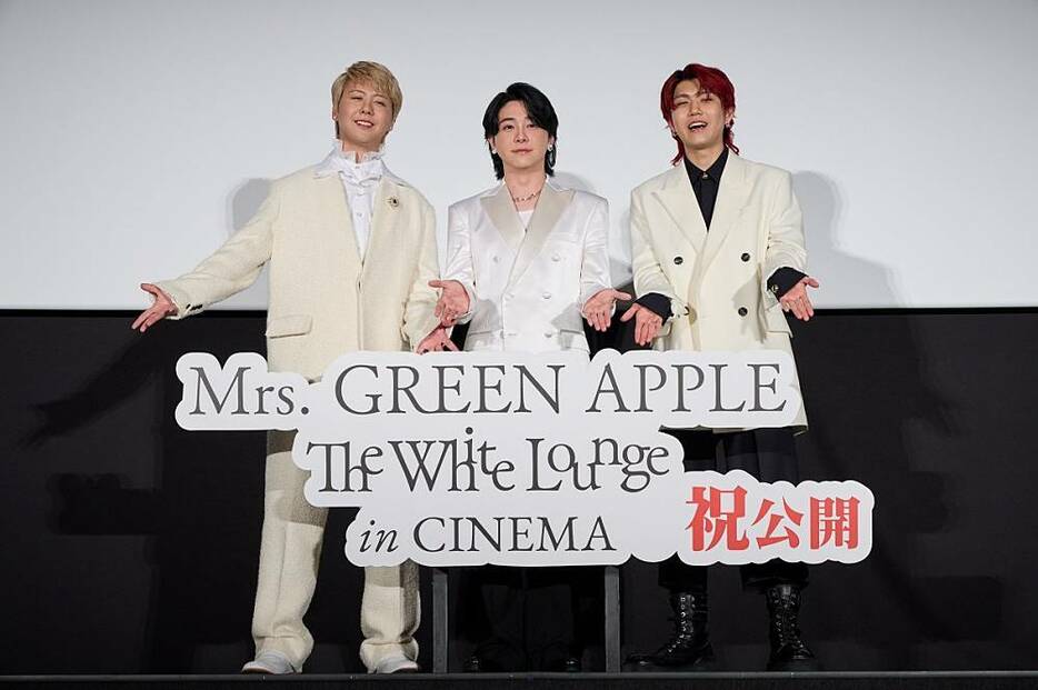 Mrs. GREEN APPLE