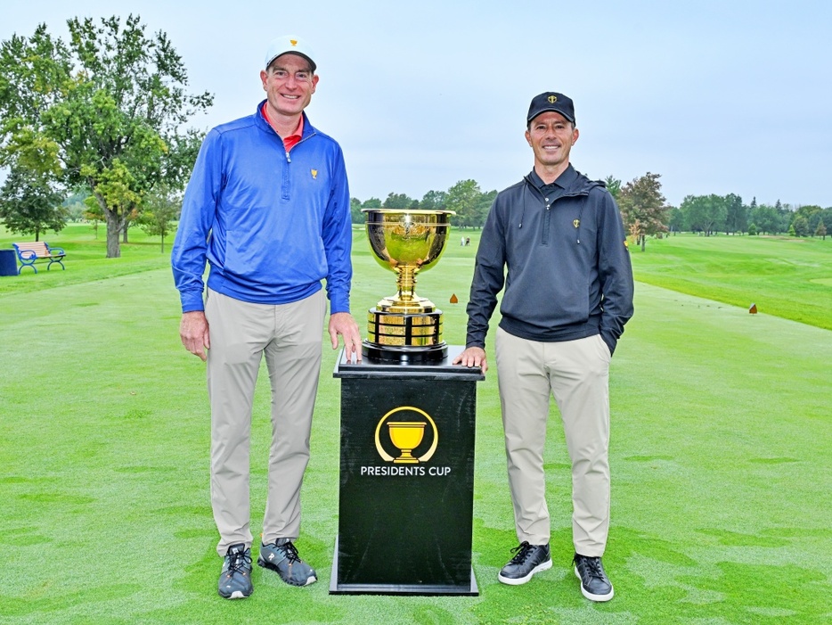 ジム・フューリック（米国選抜）とマイク・ウィアー（世界選抜）の両監督。初日から3日目までフォアボールとツーボールフォーサムのダブルス戦が合計18試合行われ、最終日はシングル戦が12試合。そのポイント合計で勝負が決まる