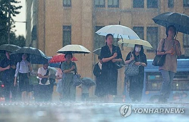 雨のソウル（資料写真）＝（聯合ニュース）