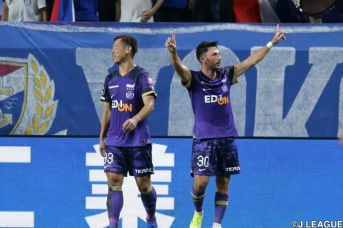 横浜FM戦で2得点を挙げた広島トルガイ・アルスラン（右） [写真]＝J.LEAGUE via Getty Images