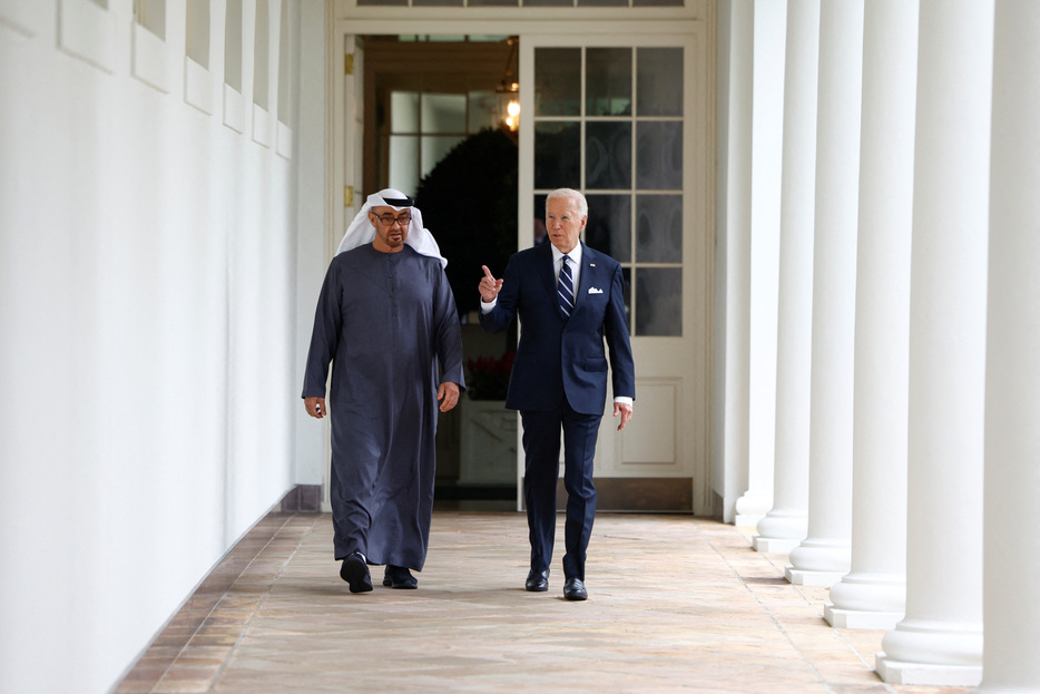 ９月２３日、  バイデン米大統領はアラブ首長国連邦（ＵＡＥ）のムハンマド大統領をホワイトハウスに迎えた＝写真（２０２４年　ロイター/Evelyn Hockstein）