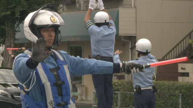 市道交差点で行われた交通整理の訓練　岡山・北区いずみ町