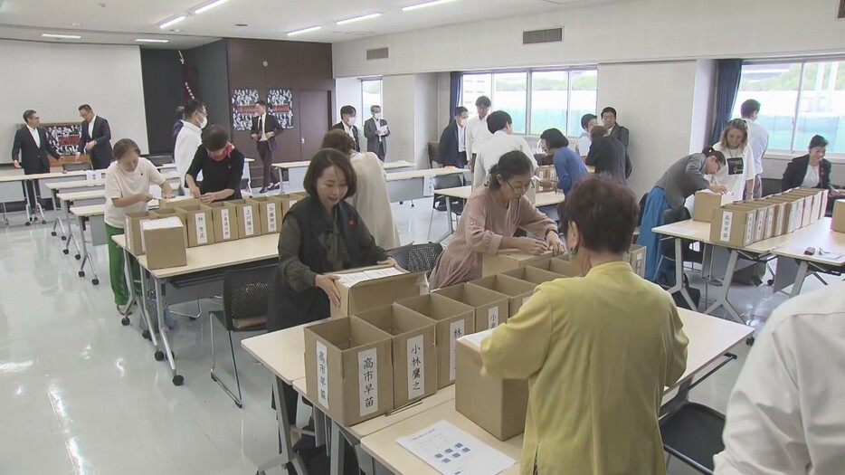 自民党総裁選挙の開票作業 自民党愛知県連