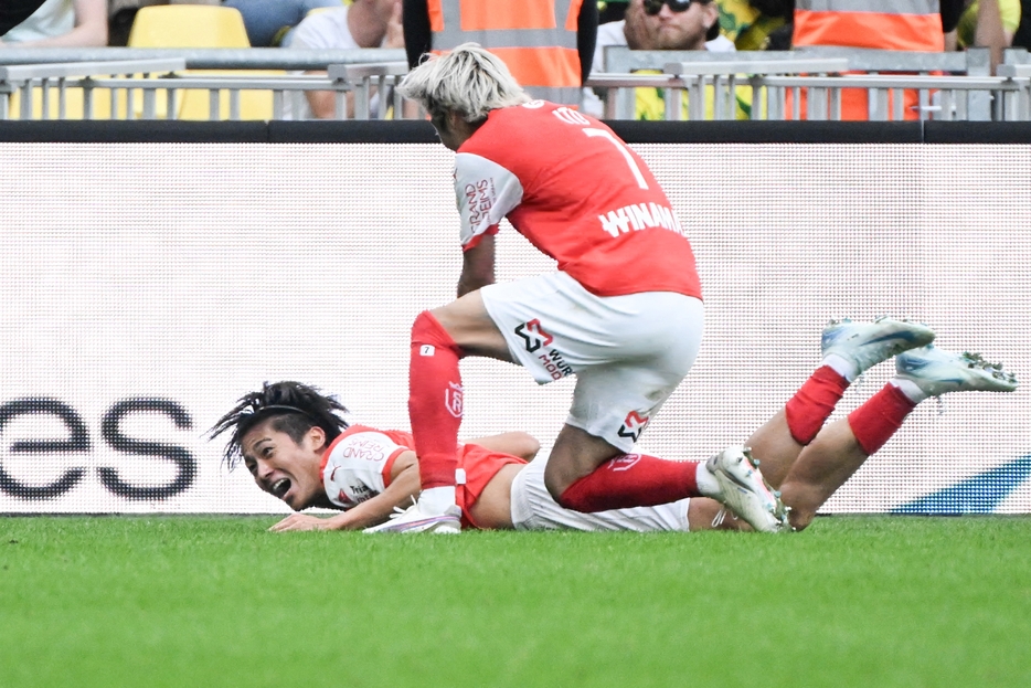 伊東純也と中村敬斗 (C)Getty Images