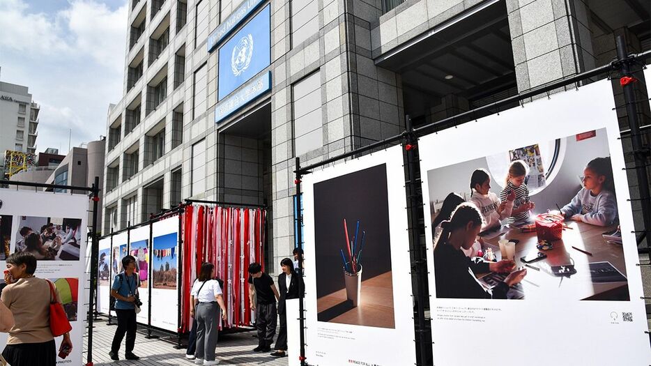 東京・青山の国連大学前で行われたマグナム・フォトの写真家による「GLOBAL PHOTO EXHIBITION」 牧野楓撮影