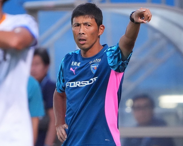 清水撃破に意欲を燃やす四方田監督。写真：田中研治（サッカーダイジェスト写真部）