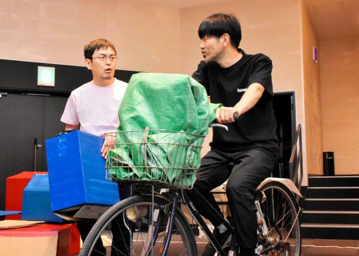 演劇ユニット「イワントモリ」の公演「明日のハナコ」の練習風景＝東温市見奈良