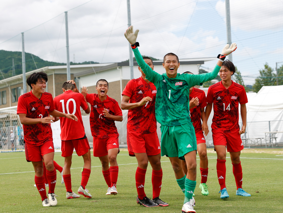 広島県がPK戦を制し、2年連続の準決勝進出(HIGH SCHOOL SOCCER YEARBOOK)