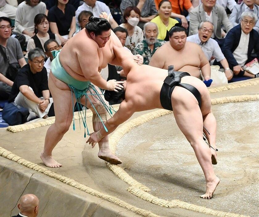 琴櫻は若元春に寄り切られ、痛すぎる２敗目。大チャンスと見られた今場所だが、初優勝は遠くにかすむ状況に……