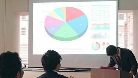 謝罪の際に責められて、果たすことを求められる責任には、大きく2つあります（写真：metamorworks／PIXTA）