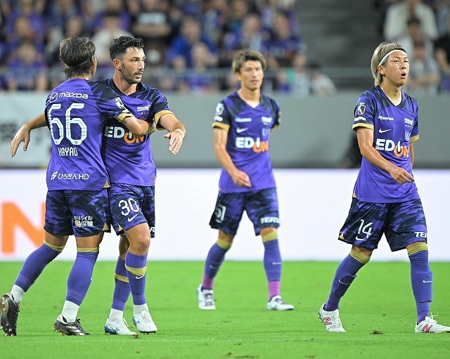 横浜に大勝して首位奪還の広島。次節は町田とホームで頂上決戦だ。写真：金子拓弥（サッカーダイジェスト写真部）