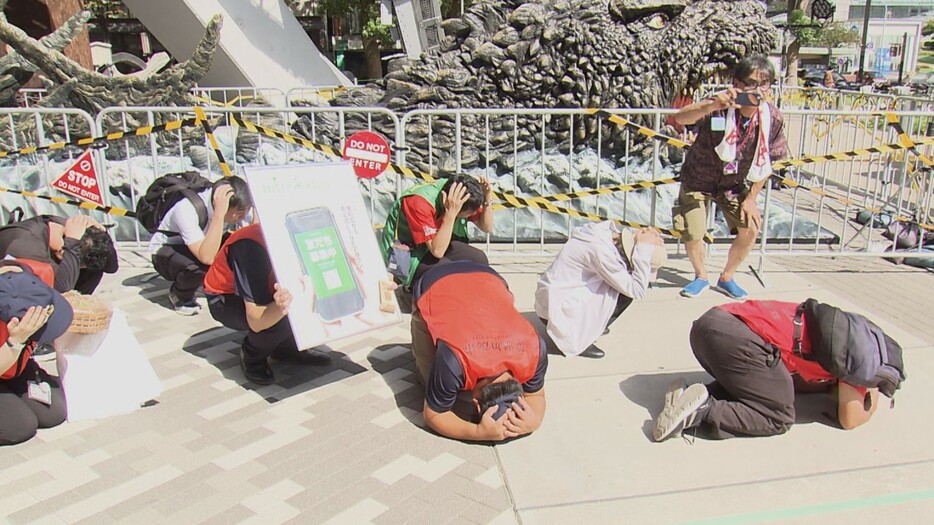 名古屋・栄で行われた「シェイクアウト訓練」