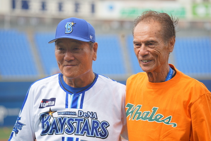 田代（左）氏はシピン（右）と現役時代の思い出を振り返った。写真：萩原孝弘