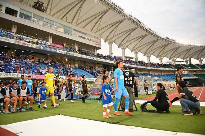 22日にトラスタでの最後の試合を迎える長崎。写真：金子拓弥（サッカーダイジェスト写真部）