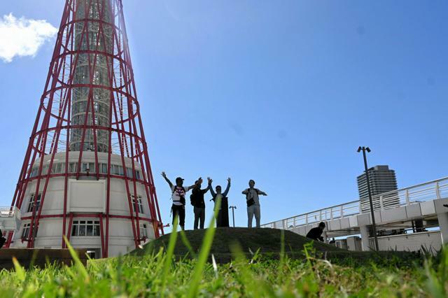 神戸ポートタワーの足元に誕生した「KOBE　KO-山」=2024年9月20日午前10時54分、神戸市中央区、原野百々恵撮影