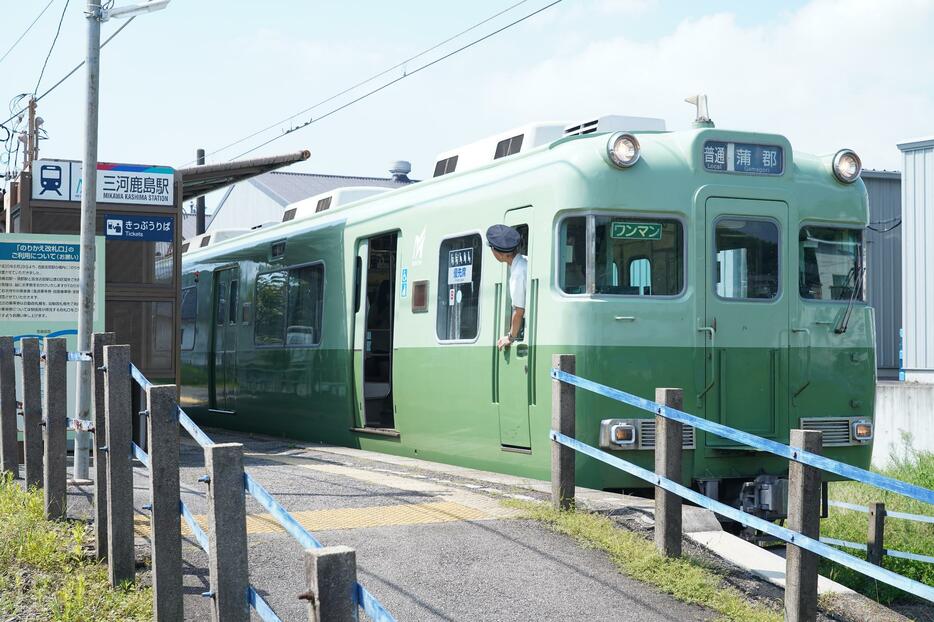 多くの市民が利用する西蒲線＝三河鹿島駅で