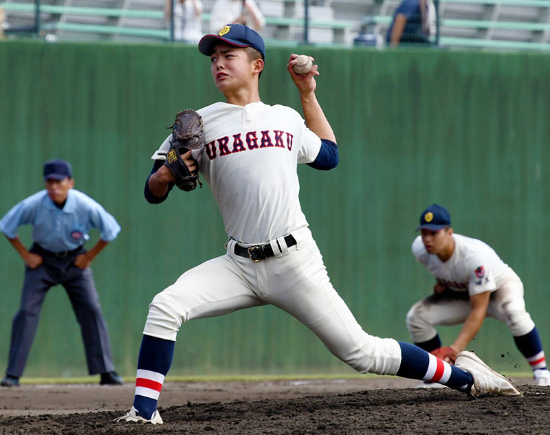 花咲徳栄―浦和学院　7回を投げ被安打2、1失点と好投した浦和学院の先発岡部＝県営大宮