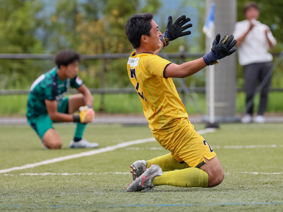 PK戦5人目、上越高GK竹花凛空(1年=藤沢市立湘洋中出身)が止めて決着(Kaoru WATANABE/GEKISAKA)