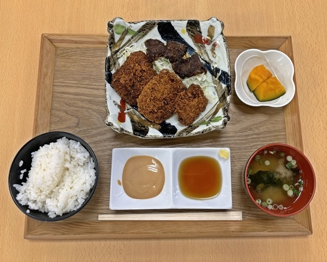 くじらカツ・竜田揚げの定食