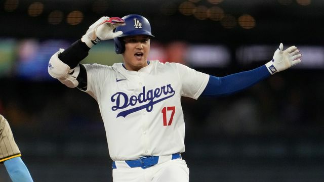 勝ち越しタイムリーを放った大谷翔平選手(写真：AP/アフロ)