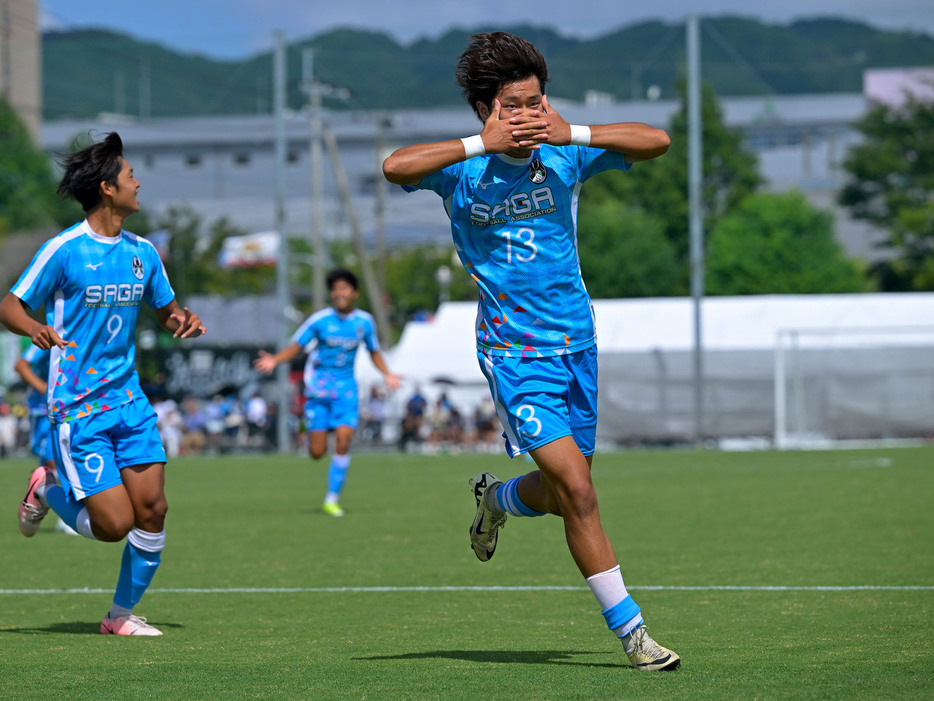 前半16分、佐賀県FW谷大地(鳥栖U-18、1年)が先制ゴール(Koki NAGAHAMA/GEKISAKA)