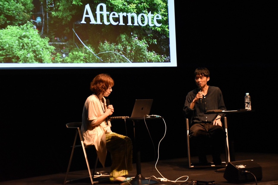 映画化の過程を語る前原さん（左）と志村さん（YCAMで）