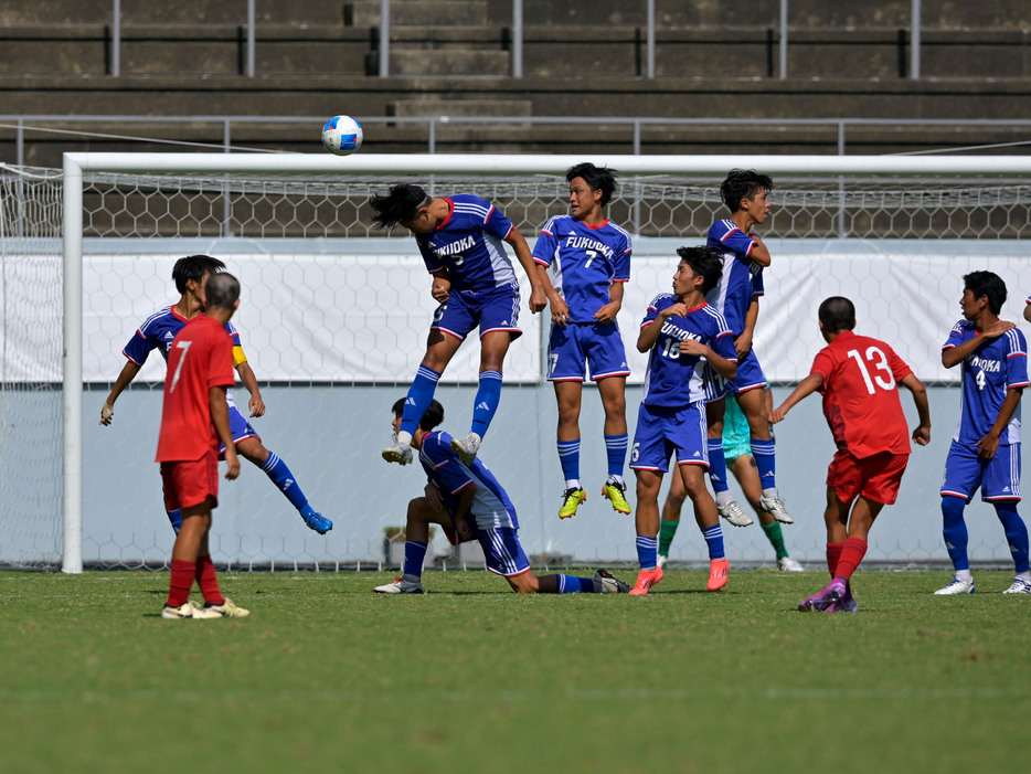 後半19分、広島県はMF河上颯希(広島ユース、1年)が左足FKを決めて先制(Koki NAGAHAMA/GEKISAKA)