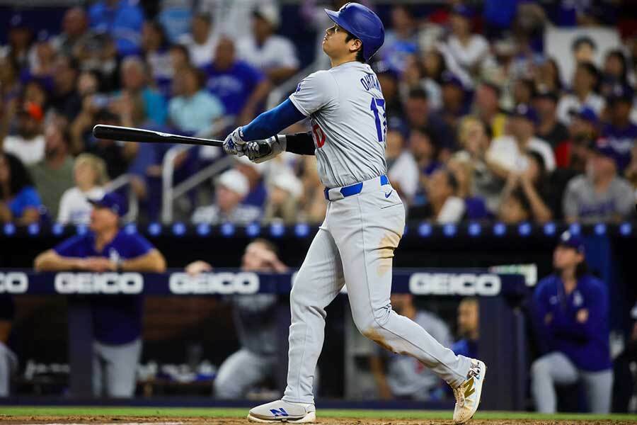 敵地マーリンズ戦で打席に立つドジャースの大谷翔平【写真：ロイター】