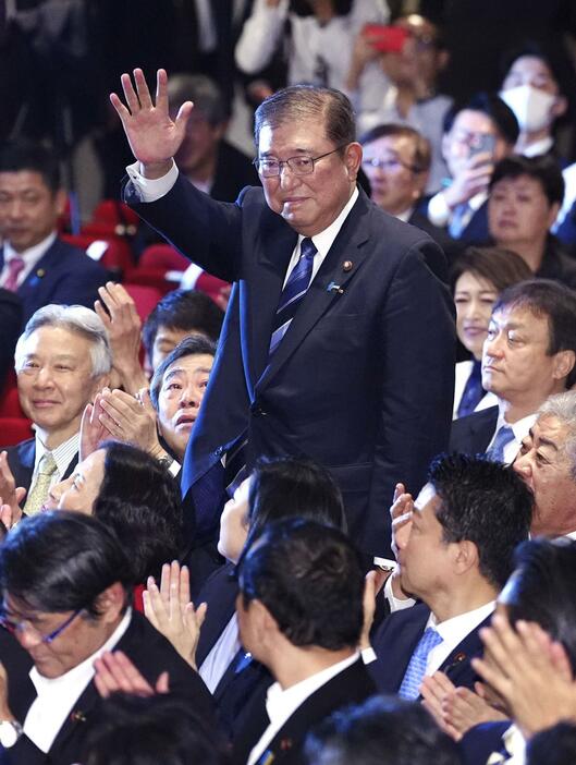 自民党の新総裁に選出された石破茂氏＝27日午後3時23分、東京・永田町の党本部