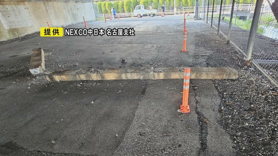 落下したコンクリート 画像:NEXCO中日本名古屋支社提供