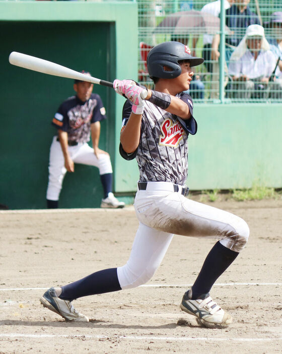 ２回、右前に２点打を放った佐野・中澤