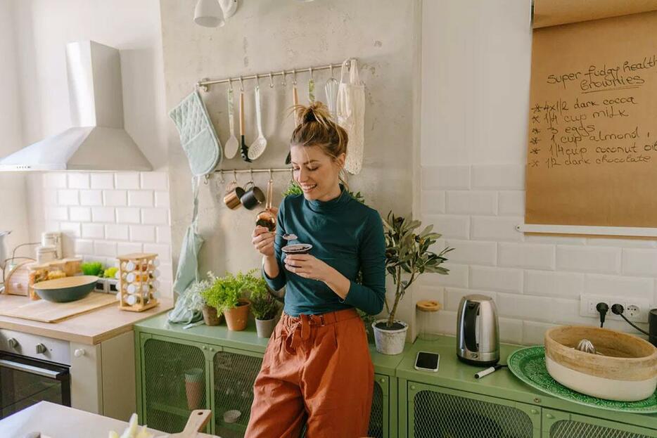 間食をしすぎると、食生活のバランスが崩れてしまう。photography : AleksandarNakic / Getty Images