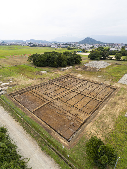 奈良県橿原市の藤原宮跡（奈良文化財研究所提供）