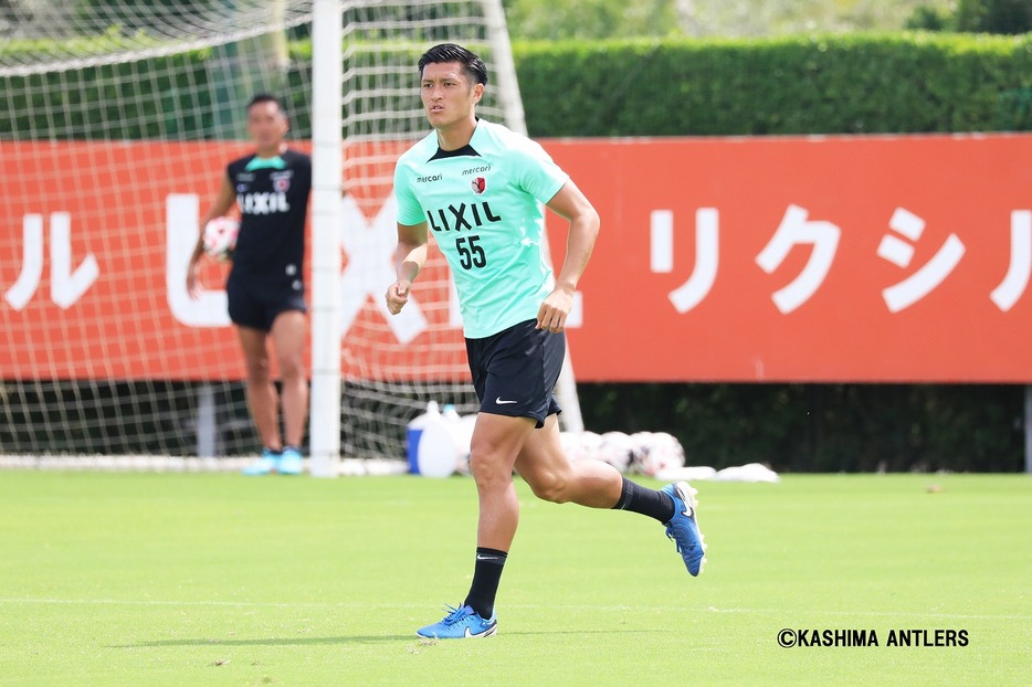 鹿島アントラーズのトレーニングを行なう植田直通（写真◎KASHIMA ANTLERS）