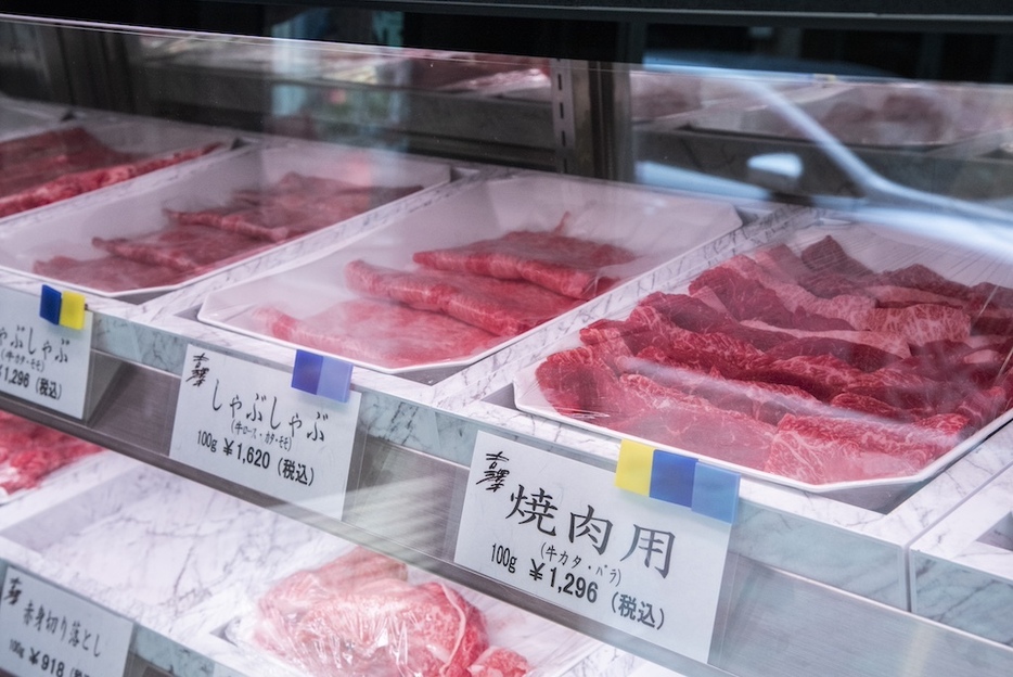 1階の精肉店ではしゃぶしゃぶや焼肉、ハンバーグ用の肉などを販売