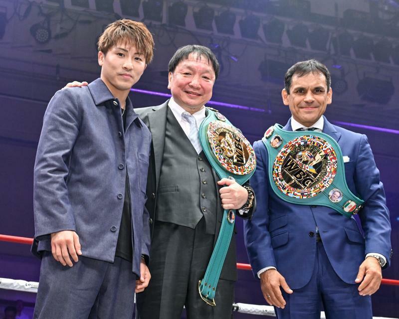 左から井上尚弥、大橋秀行会長、リカルド・ロペス氏（写真・山口裕朗）