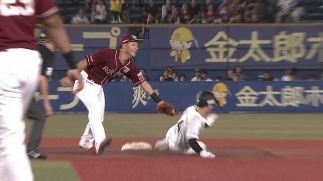 タッチを間一髪で避ける盗塁をみせたロッテ・友杉篤輝選手