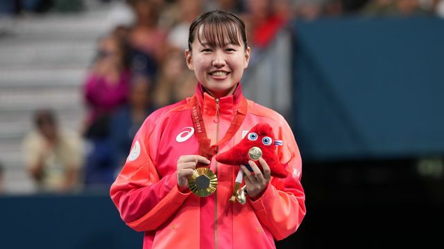 パラリンピック卓球シングルスで史上初の金メダルを獲得した和田なつき選手(写真：アフロスポーツ)