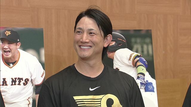 優勝後インタビューに答えた巨人・小林誠司選手