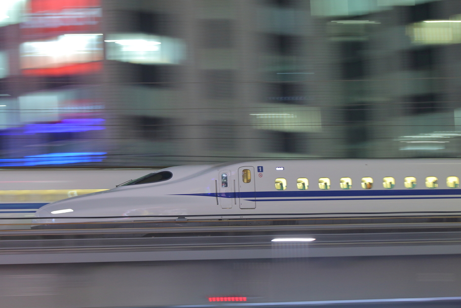 小島一朗は走行中の東海道新幹線「のぞみ」の車内で殺傷事件を起こした。写真はイメージ（saboshi / PIXTA）