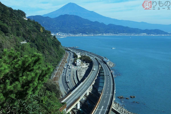 東名の由比PA付近。ここから名古屋寄りで下り線の1車線規制が始まる（画像：写真AC）。