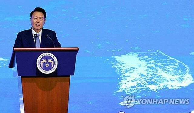 会合で発言する尹大統領（大統領室通信写真記者団）＝10日、ソウル（聯合ニュース）