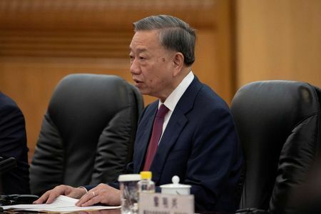 　９月１８日、複数の関係筋によると、ベトナム最高指導者のトー・ラム共産党書記長（写真）は来週訪米し、グーグルやメタなど米国企業の代表と会談する。写真は８月に北京の人民大会堂で中国の習近平国家主席との会談に臨むトー・ラム最高指導者。代表撮影（２０２４年　ロイター）