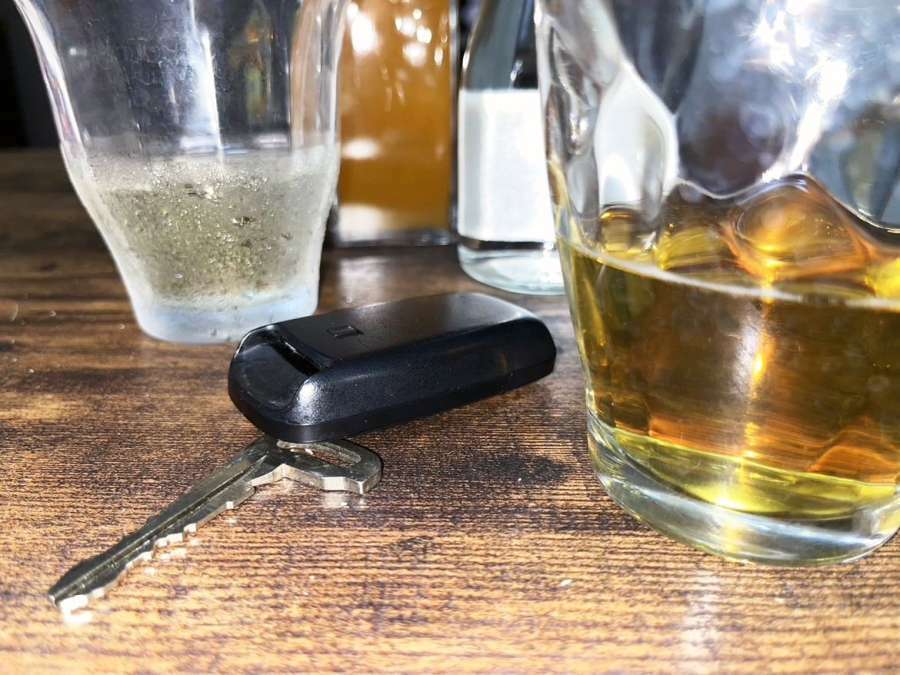 女は約４時間飲酒した後、車を運転し事故を起こした（記事と写真は関係ありません）