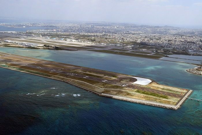 那覇空港の第2滑走路（資料写真）＝2020年撮影