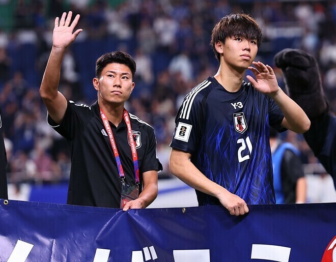 パリ五輪出場組からは（左から）細谷と高井しか日本代表に選出されなかった。写真：梅月智史（サッカーダイジェスト写真部）