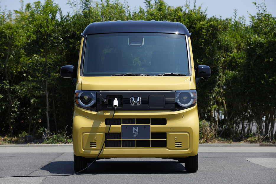 話題の軽EVであるホンダのN-VAN e:は、ただの電気自動車ではなく、電気を使ったさまざまな使い道が用意されている。まさに使い方は無限大といったところで、歴代のホンダ車らしいエンタメ性が垣間見えるクルマに仕上がっている。