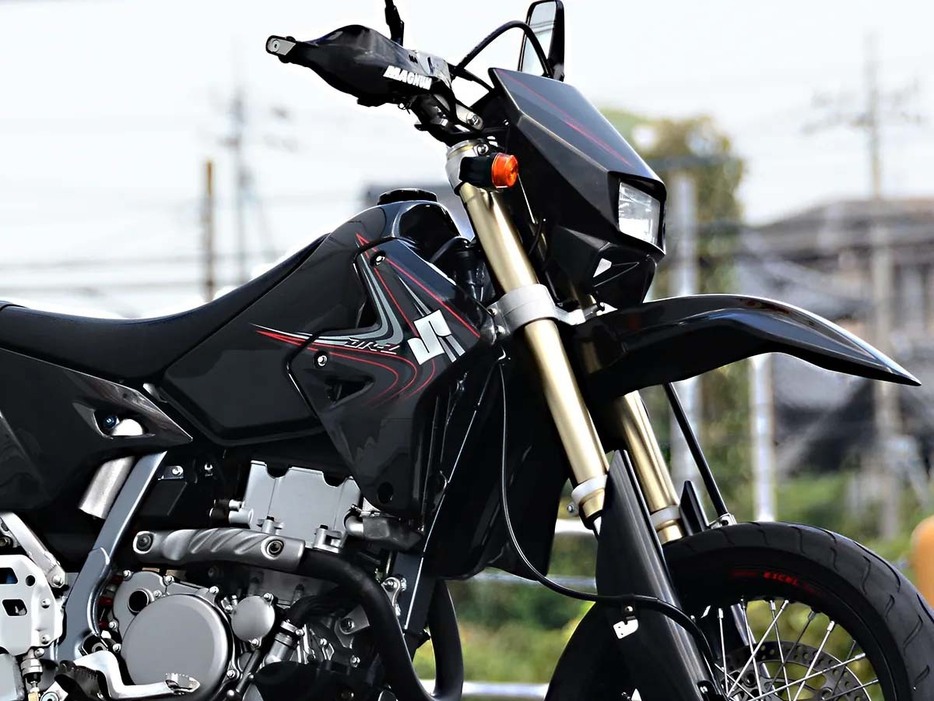 【名車図鑑】国産最強モタードDR-Z400SMを振り返る