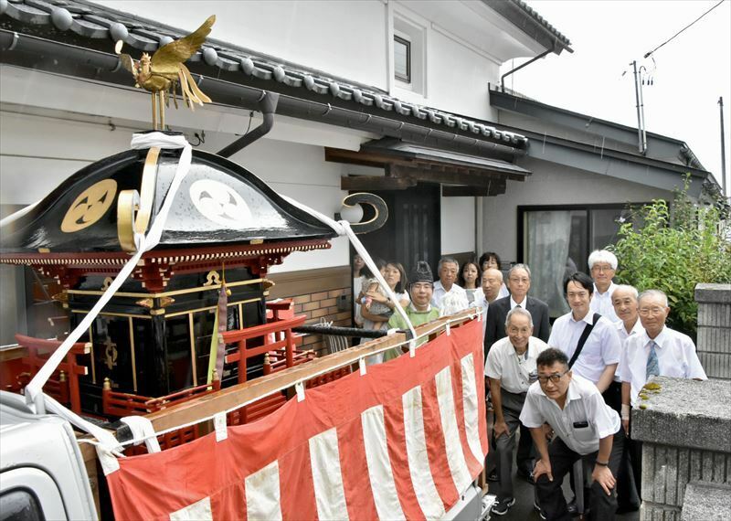 みこしを運んだ広瀬神社総代